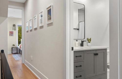 Central DC 5-BR Townhome - Walk to METRO-rail - Foto 16