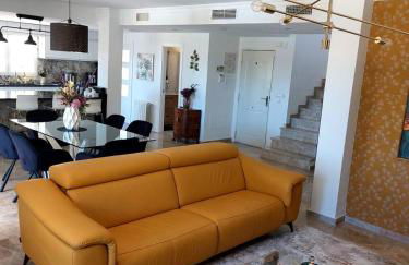 Luxury Villa with Pool & Garden - Foto 15