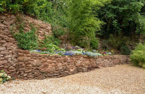 Idyllic Waterside Cottage in Mid Devon - Photo 25