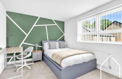 Beautiful 5 Bedroom Home in the City Centre with gated parking - Foto 14