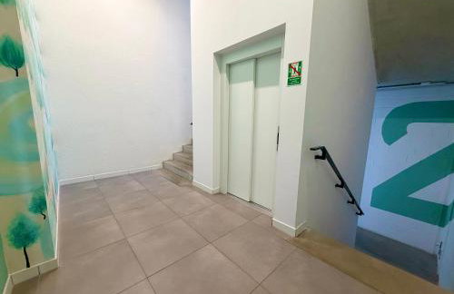 Wrocław Airport Studio with Mezzanine by BookingHost - Foto 2