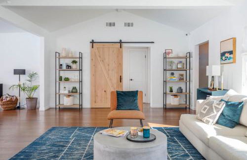 Enchanting Sherman Oaks Home With Pool permit #HSR two five zero zero 3222 - Foto 15