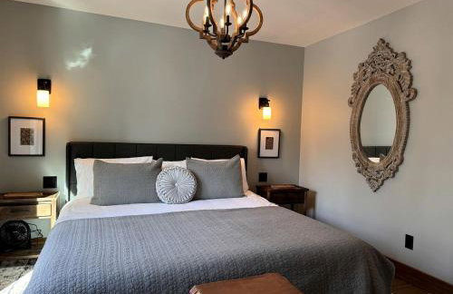 Chic Modern Cabin with Jacuzzi Ideal for Couples in Carbondale, Illinois - Foto 37