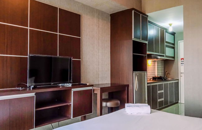Comfortable Studio Room near Airport at Skylounge Tamansari Apartment - Foto 14
