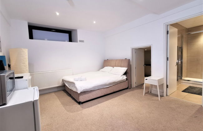Spacious Double Room with en-suite - 2b - Photo 3