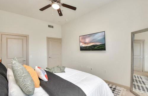 Lux Mid-Rise Walking Distance to NRG Stadium - Foto 17