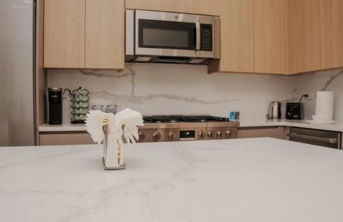 River North Private Balcony With In and Out Parking - Foto 30