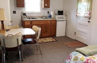 Rustic Lakeside Vacation Rental with Beach Access in Vermilion, Ohio - Foto 12