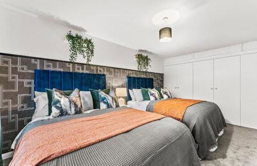 Elegant Retreat in Cheltenham - Garden & Parking Included - Foto 26