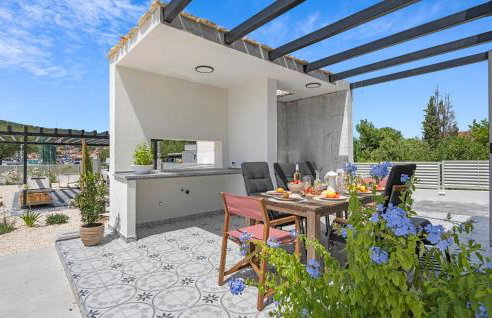 4 Bedroom Gorgeous Home In Bilice - Foto 3