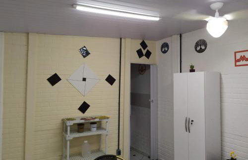 Pousada - Flat - Kitnet Mobiliada - 25m2 de Conforto e Segurança - Perto de Tudo - Foto 3