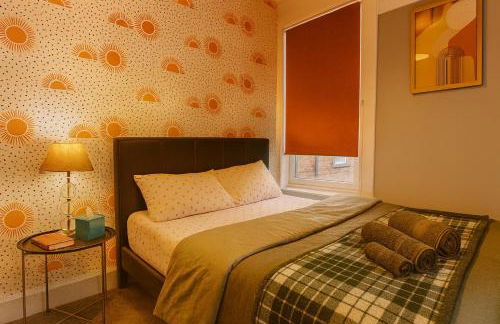 Seren, Free Parking, Close to Train Station, Pool table, sleeps 1-7guests - Foto 10