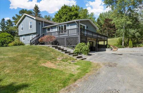 *NEW* Large Backyard ~ Game Room ~ Firepit ~ Lake - Foto 2