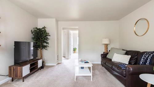 Spacious Kenmore Apartment- King Bed, Queen Bed, Fast Wifi - Foto 4