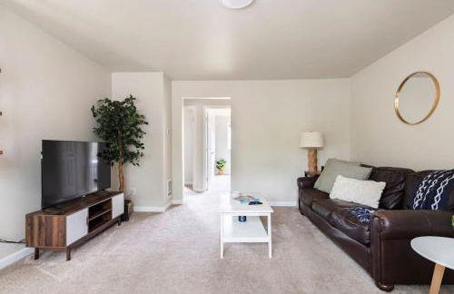Spacious Kenmore Apartment- King Bed, Queen Bed, Fast Wifi - Foto 4