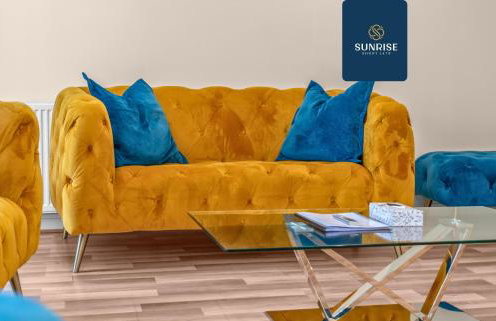 MUIRTON HOUSE - INVOICE and REDUCED PRICE only via SUNRISE SHORT LETS DUNDEE, 4 Bed House, 4 Car Parking, 2 Baths, 5 Smart TVs, Fully Equipped Kitchen, Large Dining and Living Space, Rear Garden, Free WiFi, and ONLY 9 Mins to STANNERGATE Ports - Foto 26