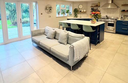 Marlow Family Retreat, Short Stroll into Town - Photo 1