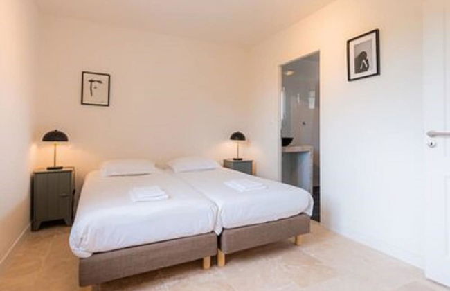 Spacious and Modern Villa With Large Garden and BBQ Area - Foto 6