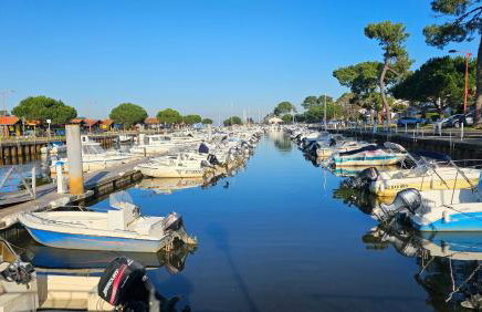 Résidence fermée Grande terrasse ombragée Piscine Plage Port Parc Gare - Foto 26