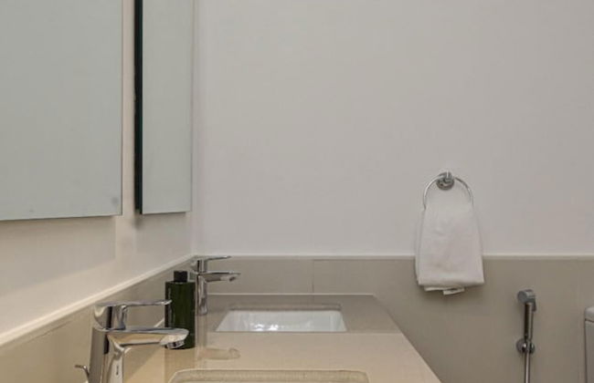 Elegant 3 BR Dubai South - Photo 32