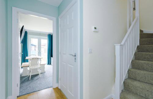 Relaxing 3 Bedroom Chester Home with garden - Photo 14