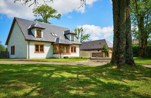 Holly House - Photo 3