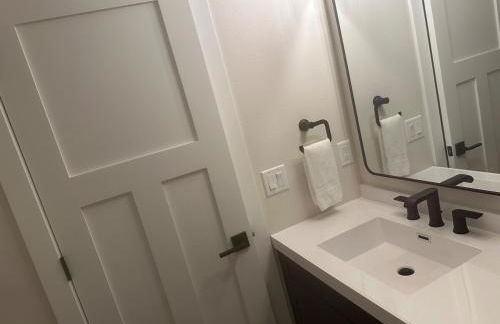 Luxurious Brand New Entire 3br and 2bath - Foto 41