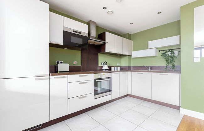 Idyllic 2 Bed Flat with Balcony in Canada Water - Foto 21