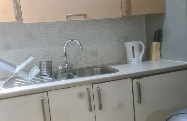 Remarkable 1-bed Apartment in Romford - Photo 20