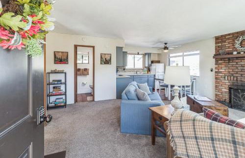 Cozy Cabin Retreat with Scenic Views cabin - Foto 14