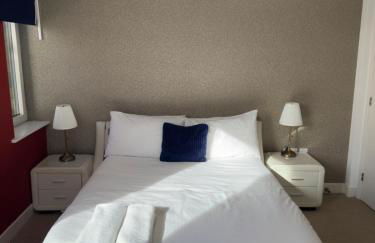 Modern 2 Bedroom Penthouse with Balcony & Parking - Foto 19