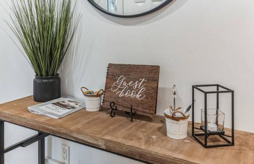 RiverEdge Haven Hot Tub, 5 Beds, Kayaks Near ND - Foto 8