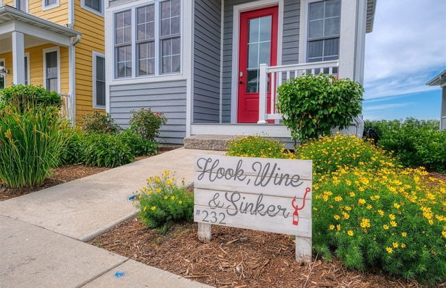 Hook, Wine, & Sinker - Photo 13