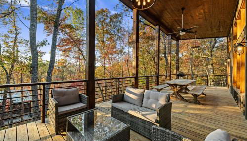 Chardonnay Chalet - Luxe Modern Chalet - Hot Tub, Wi-Fi, Fire Pit, Game Room, Amazing Deck - 15 min to Blue Ridge - Foto 4