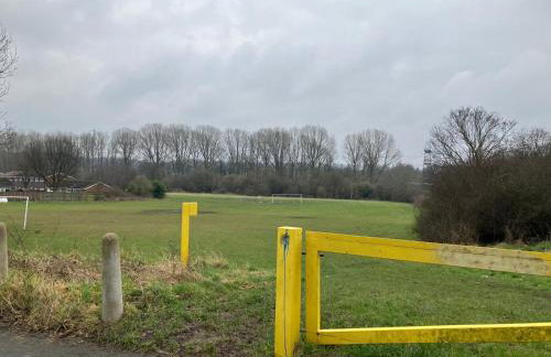 Spacious Home in Walsall with Parking & Garden - Foto 9