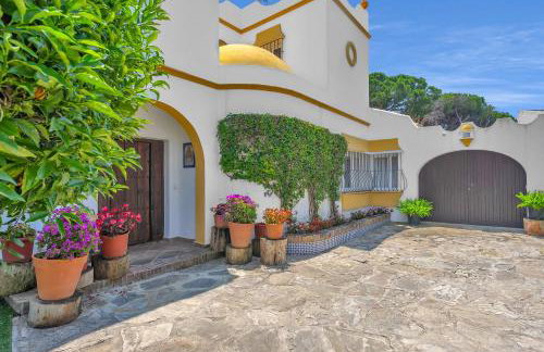 Villa Arin - Beachside Family Home by Finest Rentals - Photo 8