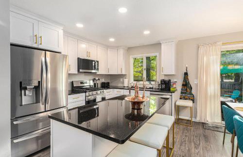 ATLAS - Whole House - 5BR 2BA - Hot Tub - Game Rooms - Theater - Fenced Backyard - Foto 14