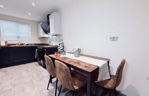 3BR Contractors Stay in Ammanford with Parking and Wi-Fi - Foto 4