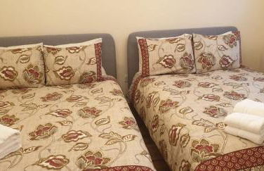 London Luxury 3 bedroom flat, 2 bathrooms, Living Room, free parking, 4 mins to station, garden - Foto 52