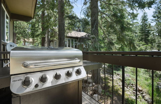 Tahoe City Getaway Minutes From Lake and Activities - Photo 24