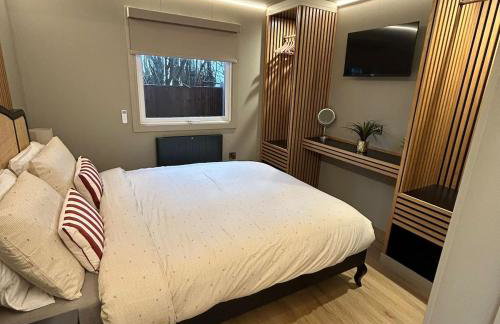 Rural Romantic Cabin-Hot Tub & Outdoor Kitchen - Foto 25