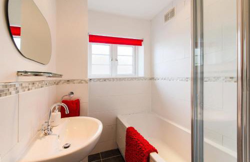 5 Bedroom House with Sea Views - Photo 28