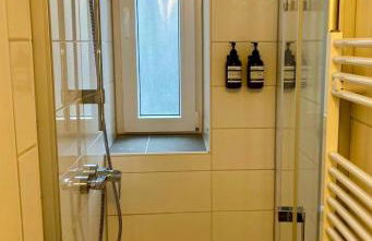 FeelsLikeHome - Stylische und zentrale Altbauwohnung mit Terrasse&Garten - Foto 7