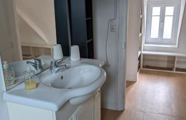 Seine-Front Apt in Stone House with parking and garden, Lacroix Island - Photo 5