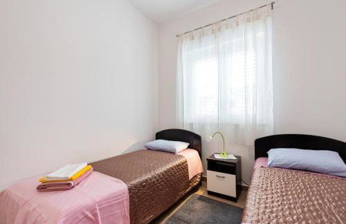 Simplistic Apartment in Neviđane near Sea - Foto 26