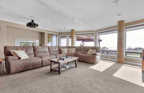 Expansive Ocean-View Retreat with Home Theatre & Spa - Foto 48