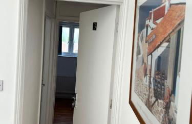 Luxury 4 Bed 3 bath 6 mins from City Renter - Foto 9