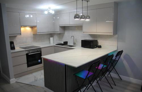 Comfy 2-bedroom Flat with Private Parking - Foto 24