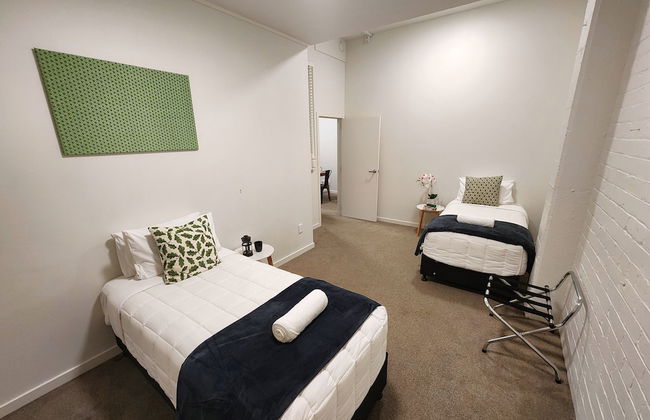 U Suites on Webb - Photo 11