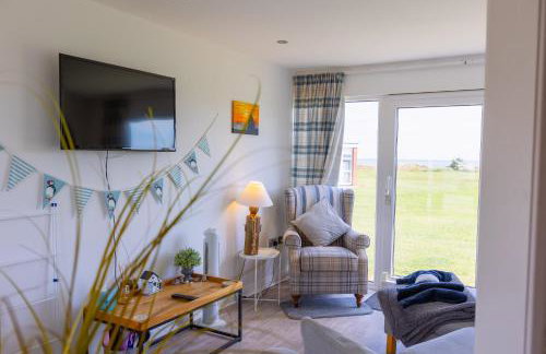 Sea View Holiday Chalet, access to sandy beach - Pets go free - Foto 1